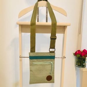 Dakine Jive Crossbody Shoulder Handbag Turquoise/Aqua